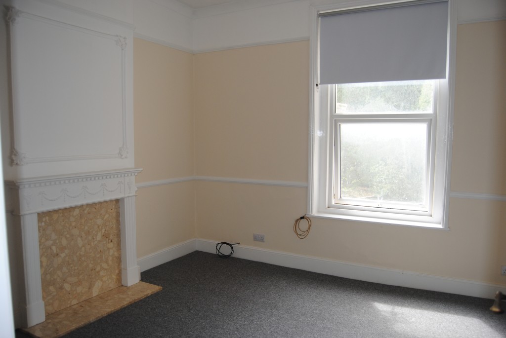 Lot: 33 - TWO-BEDROOM FLAT FOR INVESTMENT - Library photo provided by the seller of the living room